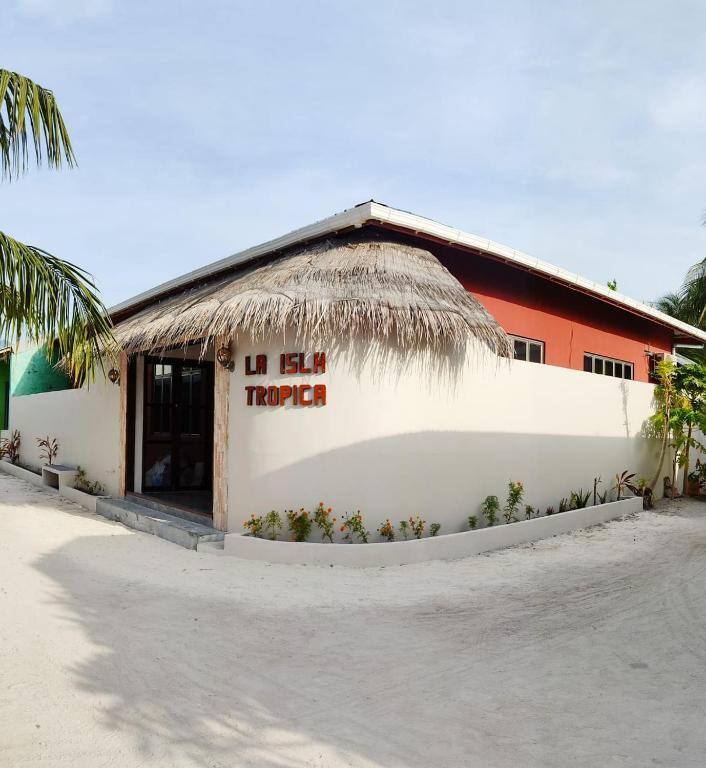 La Isla Tropica guesthouse entrance in Guraidhoo, Maldives